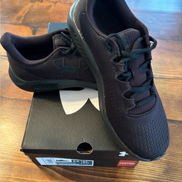 Ladies Under armour shoes - Picture 3 of 3